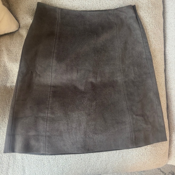 Aritizia Babaton Faux Suede Brown Mini Skirt Size 00 - Picture 1 of 4